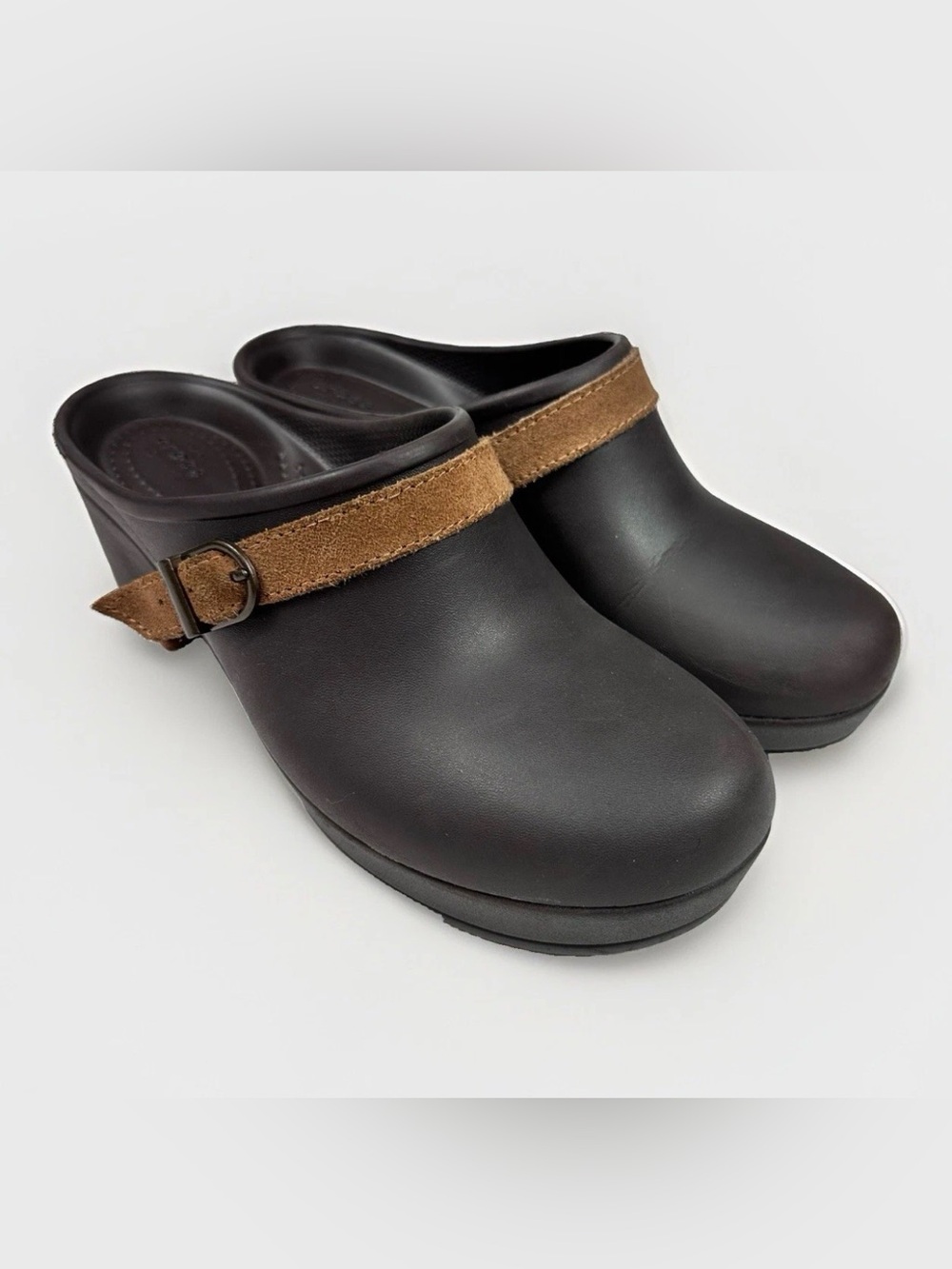 Crocs Sarah Clogs Womens 7 Brown Comfort Work Nurse Suede Buckle Slip On